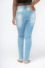 Load image into Gallery viewer, Oh Yes Distressed Jeans
