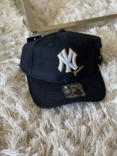 Load image into Gallery viewer, NY Hat - Black
